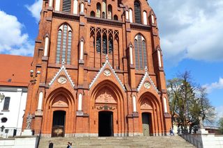 Białostoczanin pluł na krzyż. Szokujące sceny w archikatedrze