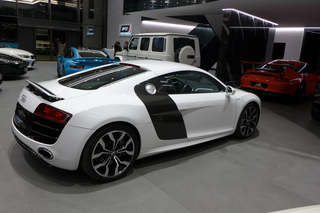 Fit Lovers kupili sobie nowy samochód z silnikiem V10. To sportowe coupe kosztuje krocie!