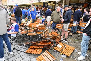 Kibice opanowali Wrocław. Tak wygląda stolica Dolnego Śląska w dniu finału Ligi Konferencji