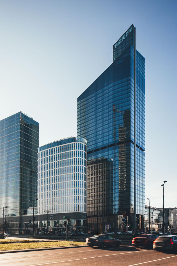 Skyliner w Warszawie: po wieżowcu oprowadza Michał Sadowski