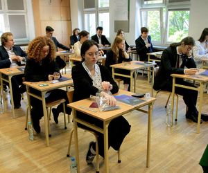Matura 2025 z matematyki rozszerzonej. PRZECIEKI zalewają internet! Co w arkuszu CKE z matematyki? [RELACJA NA ŻYWO 12.05.2025] 