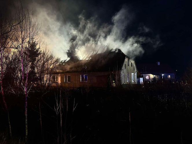 Tragiczny pożar budynku wielorodzinnego. Nie żyje jedna osoba, dwie są poparzone