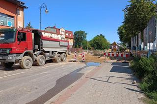 Mimo opóźnienia, roboty przy budowie ronda powinny zakończyć się przed rozpoczęciem roku szkolnego.