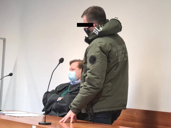 Rzeszów. Ruszył proces policjanta, który robił w hipermarkecie zdjęcia miejsc intymnych kobiecie 