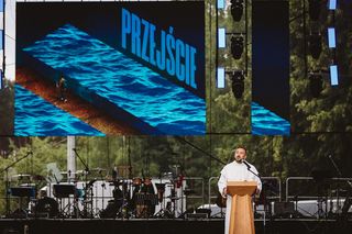 Trwa Festiwal Życia w Kokotku 2025. Festiwalu chrześcijańskiego nie zatrzymała nawet ulewa PROGRAM