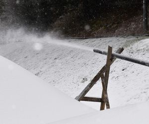 Kiedy rusza sezon narciarski na Dolnym Śląsku? Fabryka śniegu już działa 