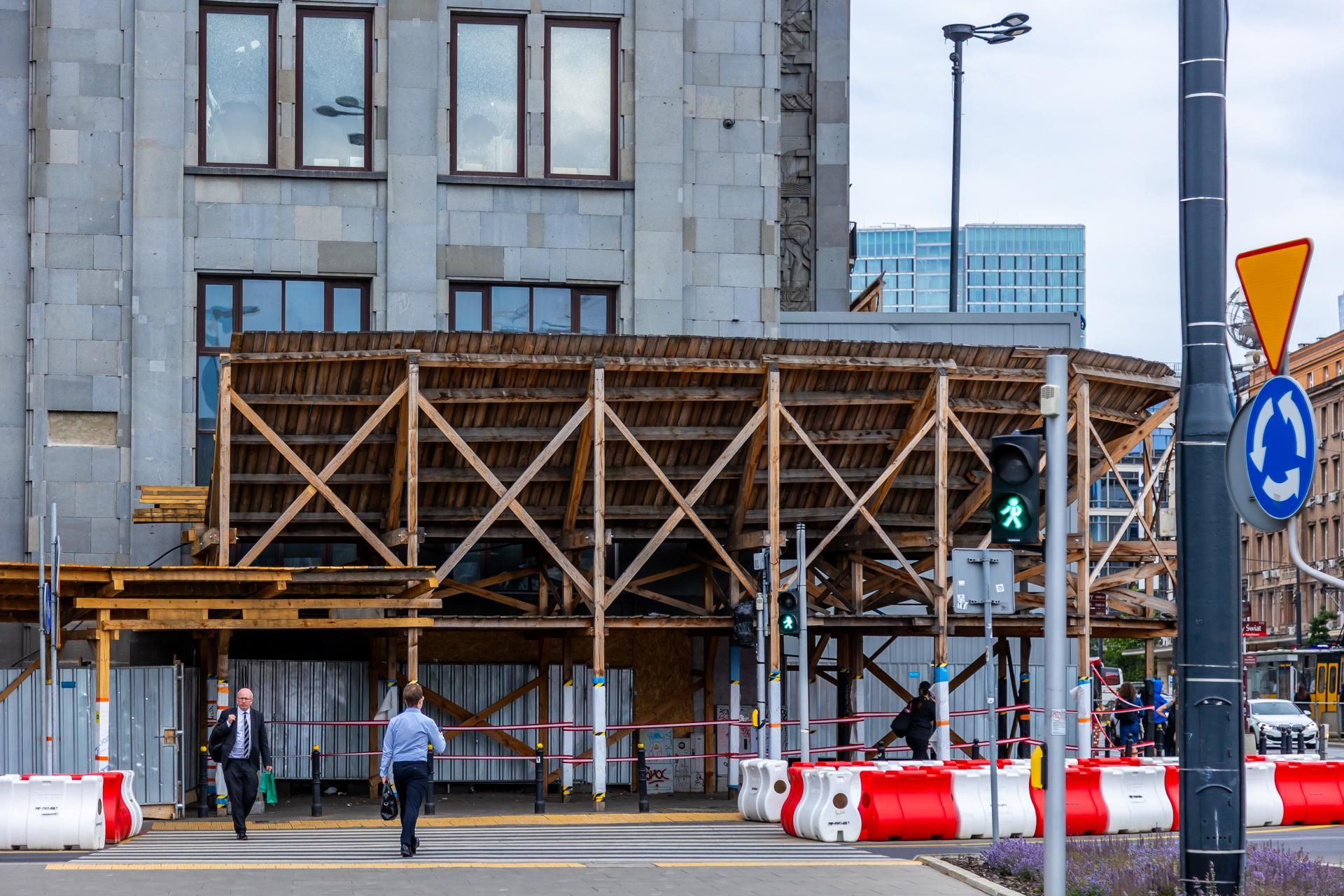 Gmach Banku Gospodarstwa Krajowego w Warszawie w trakcie remontu