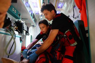 Szpital św. Anny odc. 1. Tomek  Jaworski (Piotr Nerlewski), Marta  Galica (Klaudia Koścista)