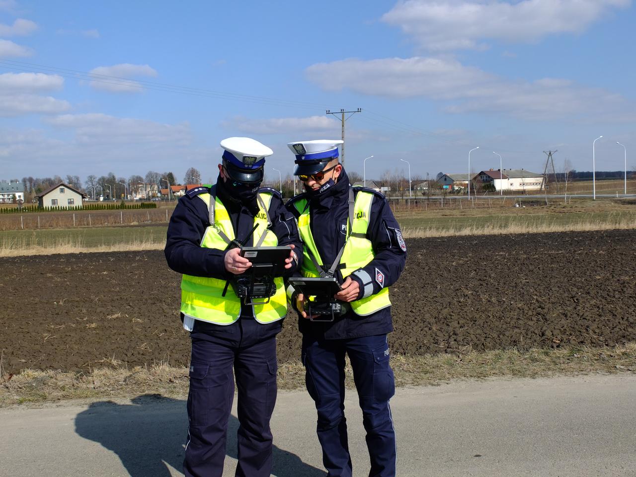 Wielkanoc 2021: POLICJA na drogach w całej Polsce! Gdzie zdjąć nogę z gazu? 
