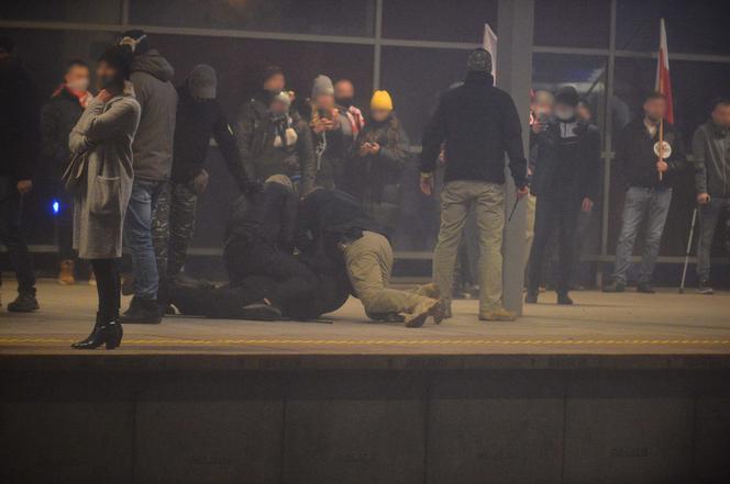 Burdy i zamieszki przy stacji Warszawa Stadion