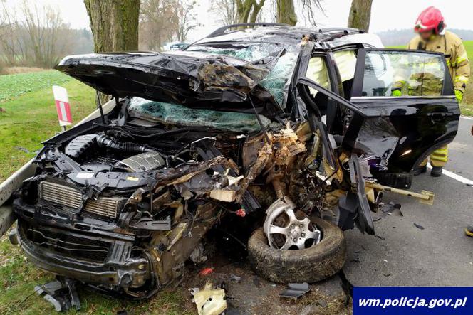 Weekend na drogach woj. warmińsko-mazurskiego. Jedna osoba NIE ŻYJE, ośmiu rannych