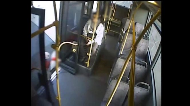 Wrocław. 3-latek sam podróżował komunikacją miejską. Pomógł mu kierowca autobusu [ZDJĘCIA].