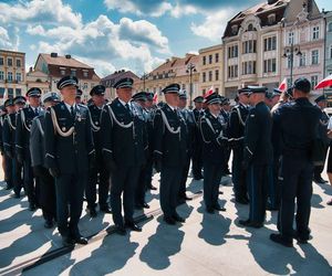Bydgoszcz świętuje z policją. „Ratujecie nasze życie, bronicie go” – wzruszające słowa podczas uroczystości