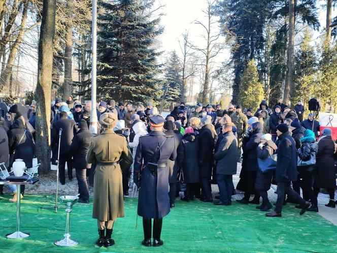 Uroczystości pogrzebowe Iwony Śledzińskiej-Katarasińskiej na Dołach. Wzięło w nich udział wiele osób [ZDĘCIA]