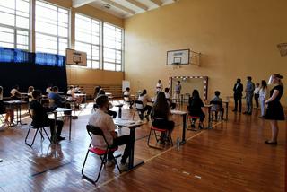 Egzamin ósmoklasisty 2020 w Kaliszu: Do testu przystąpiło 930 uczniów! [ZDJĘCIA] 