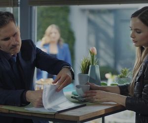 M jak miłość, odcinek 1877: Anita (Melania Grzesiewicz), Kamil (Marcin Bosak), dziennikarka