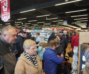 Tłumy na otwarciu Woolworth w Katowicach