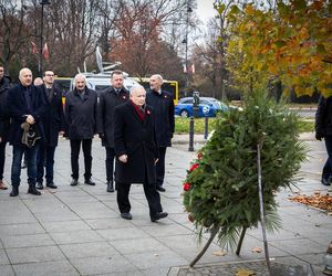 Jarosław Kaczyński wraz z delegacją PiS złożył wieńce przed pomnikami Ojców Niepodległości