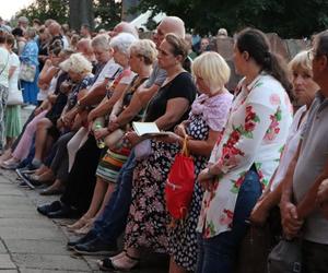 Tłumy pielgrzymów w Gietrzwałdzie. Trwa odpust i dożynki archidecezjalne. Zobacz zdjęcia