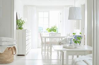 Białe wnętrze w stylu skandynawskim