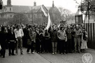 Stan wojenny w Krakowie [ARCHIWALNE ZDJĘCIA]