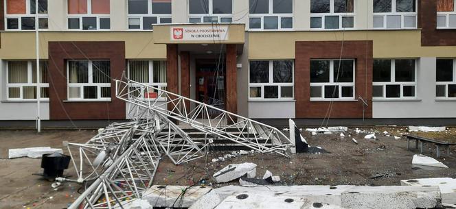 Duże zniszczenia po trąbie powietrznej, sześcioro rannych. Łódzkie liczy straty po wichurze