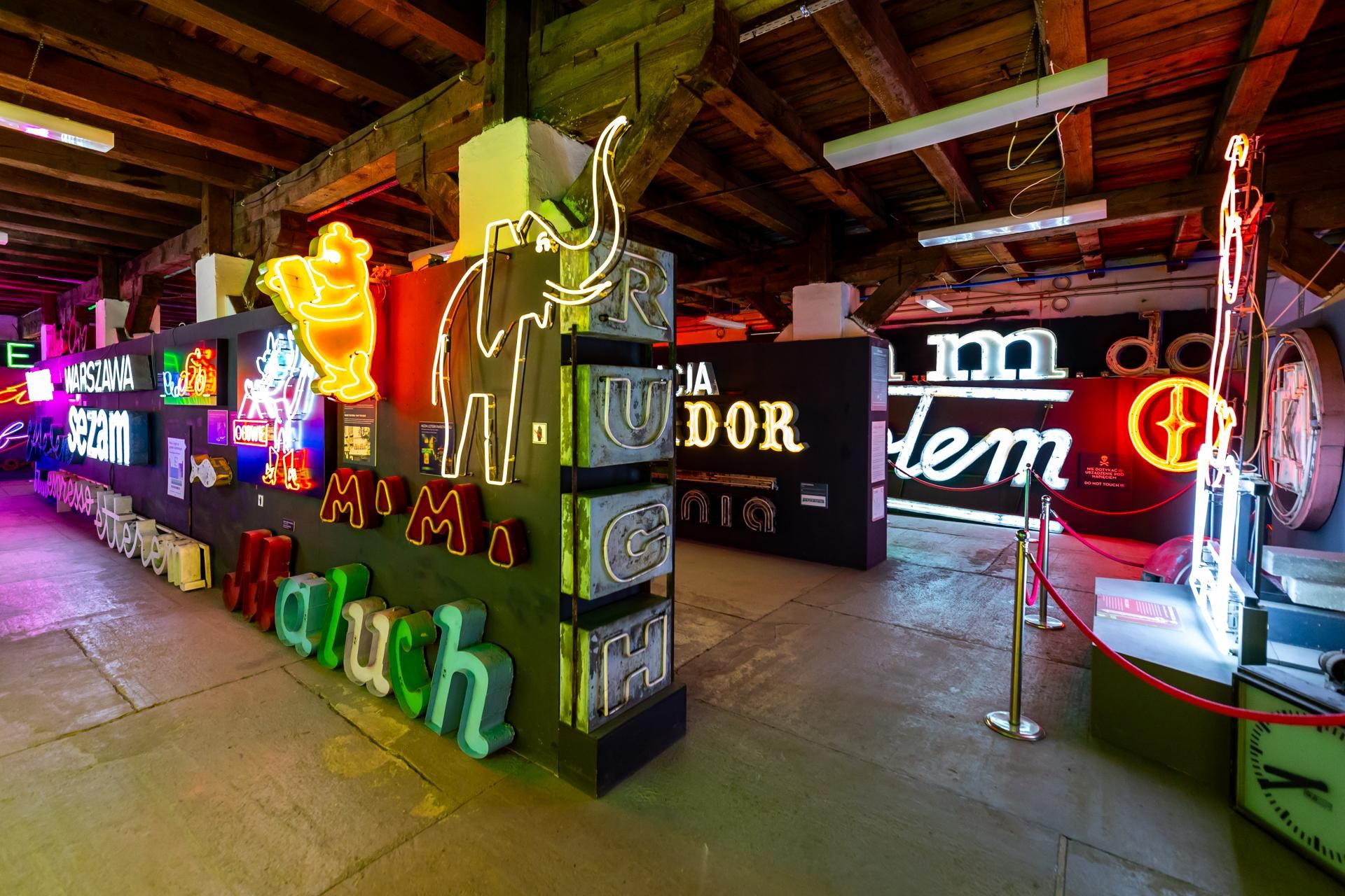 Neony z Muzeum Neonów w Warszawie