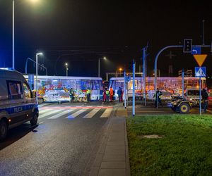 Zderzenie tramwaju linii 10 z autobusem 107 we Wrocławiu