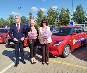 Siedlecki WORD wymienił starą flotę pojazdów egzaminacyjnych na nowe samochody marki Suzuki Swift