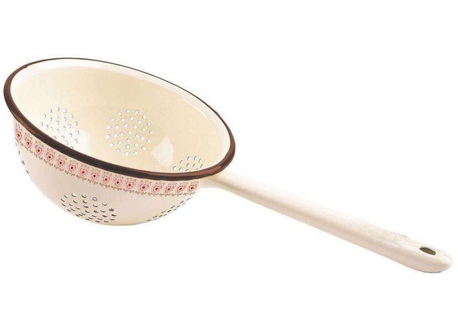 Domowe akcesoria emaliowane