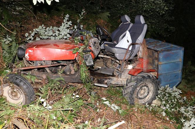 Nie żyje 73-letni traktorzysta. Ciągnik stoczył się ze skarpy i przygniótł kierowcę