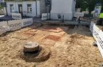 Rozkopanie dużego skrzyżowania odsłoniło fragmenty historii miasta Siedlce