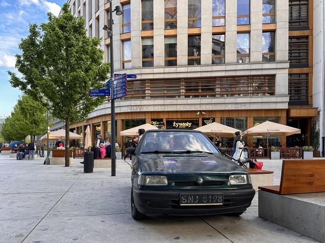 Akcja Miejskiej Agendy Parkingowej na placu Pięciu Rogów w Warszawie