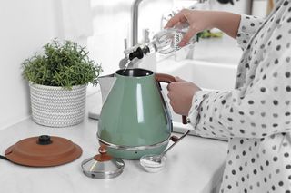Odkamienianie czajnika