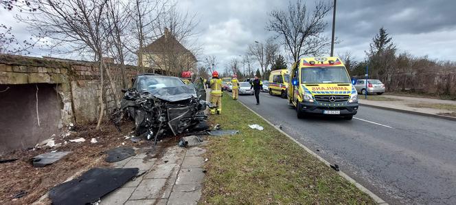 Wypadek na Inwalidów w  Bydgoszczy. Są ranni!