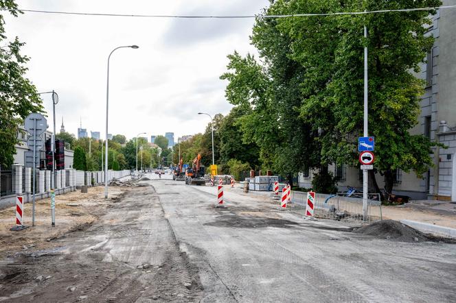 Budowa przejścia dla pieszych przez Wisłostradę opóźniona