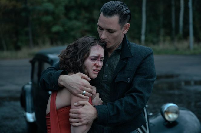 Zatoka szpiegów 2, odcinek 19. Eva (Sonia Mietielica), Franz (Bartosz Gelner) 