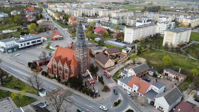 Pijany wszedł na wieżę kościoła. Ściągnęli go strażacy