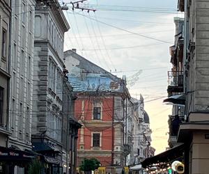 Tak wygląda wojenna rzeczywistość na ulicach Lwowa. Gdy wyją syreny, nikt już nie reaguje. Boimy się, ale trzeba żyć
