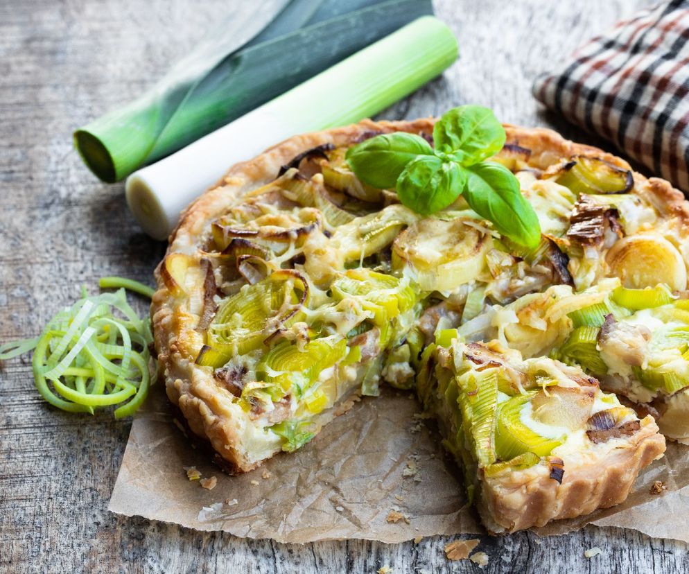 Tarta z porami - przepis na smaczne, wytrawne ciasto