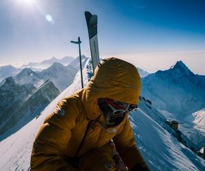 Bartek Ziemski i Oswald Rodrigo Pereira w Himalajach. Bartek chce zjechać na nartach z Kanczendzongi