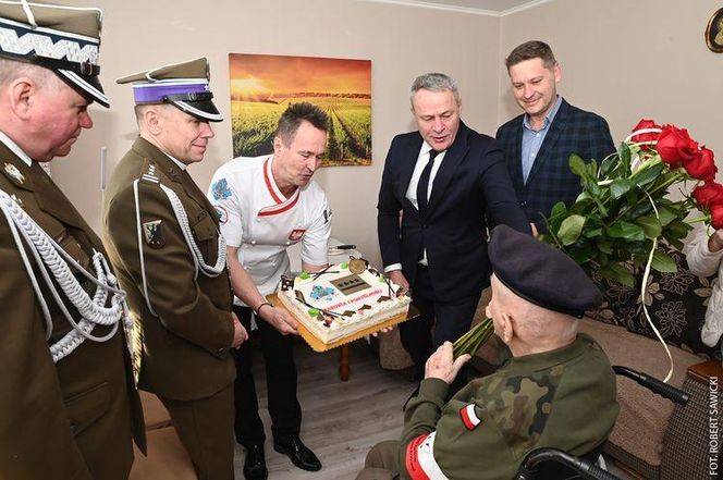 Setne urodziny bohatera! Niezwykła uroczystość Stanisława Szostaka, żołnierza AK i więźnia sowieckich łagrów