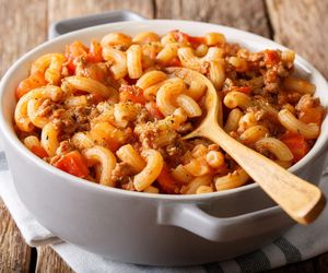 Biorę mięso mielone, pomidory i makaron. Pełen smaku obiad robię w 30 minut 