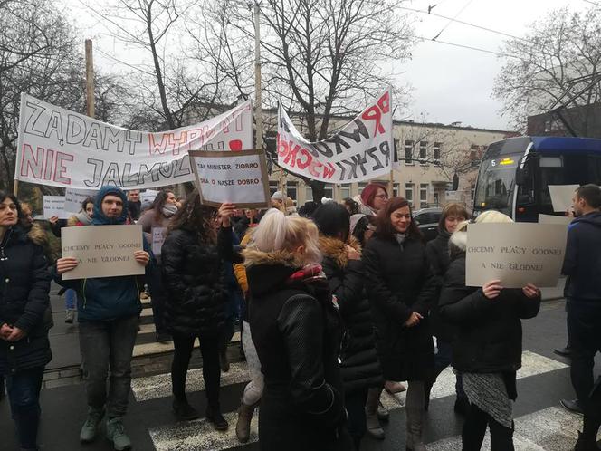 Pracownicy sądów protestują we Wrocławiu