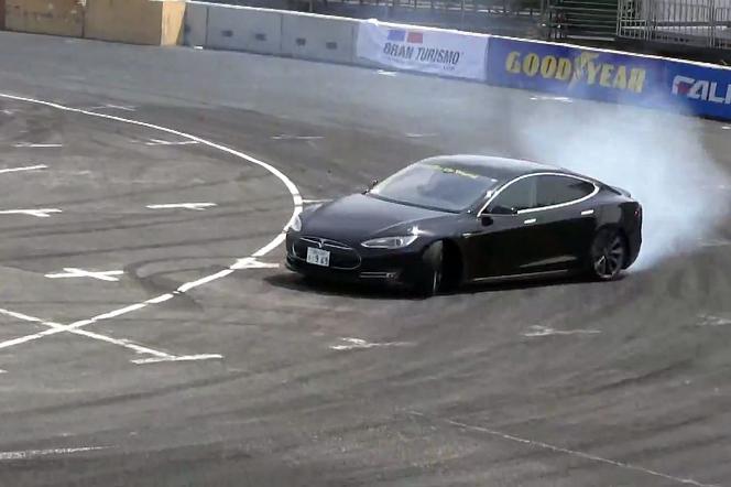 Tesla Model S, drift
