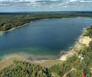 Znikające jezioro Głębokie w Lubuskiem. Kiedyś odpoczywały tam setki osób!