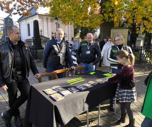 Słoneczna pogoda sprzyjała. 32. Kwesta Na Odnowę Zabytków Starego Cmentarza w Tarnowie