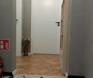 Wnętrze po metamorfozie - parkiet i marmur po renowacji