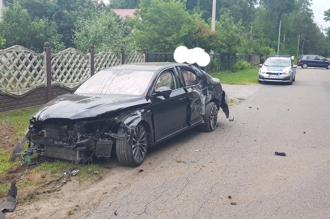 Działacz PiS rozbił służbową Skodę żony