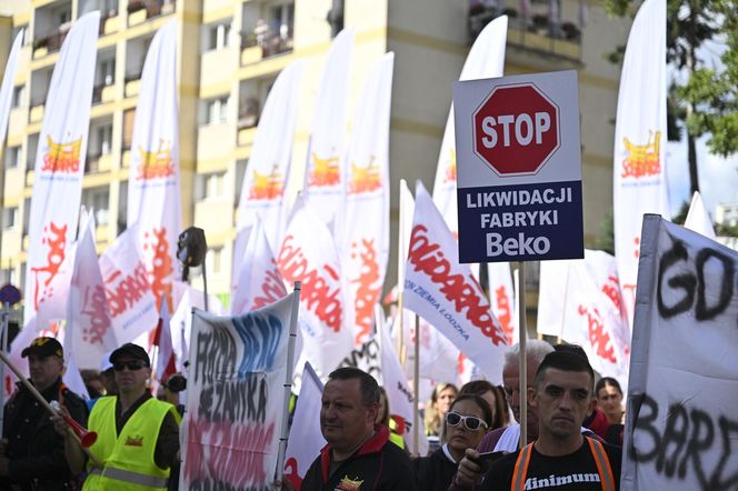 Protest pracowników pod ambasadą Turcji